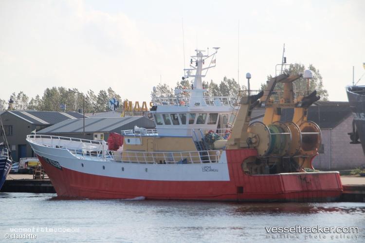 Fv-Larche - Fishing Vessel vessel registered in France