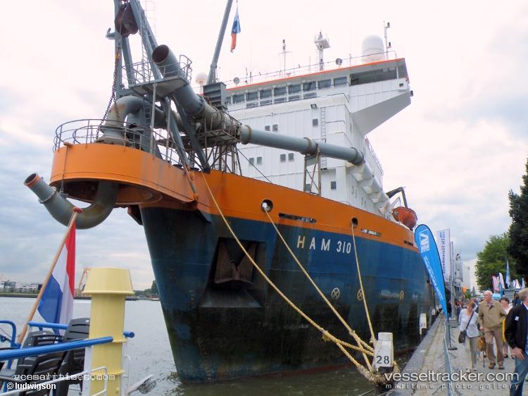 Petunia - Hopper Dredger vessel registered in Malaysia