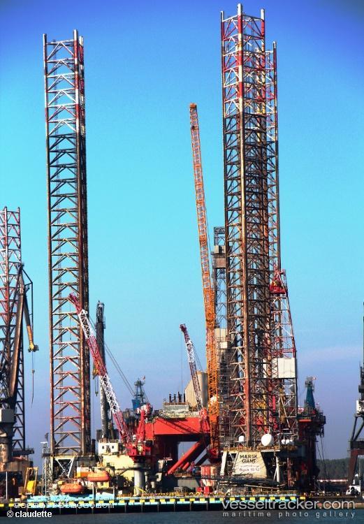 Petro-Giant - Service Ship vessel registered in Poland