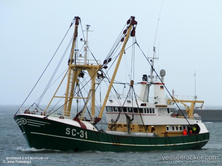 Sc31-Dr-Maarten-Luth - Fishing Vessel vessel registered in Germany