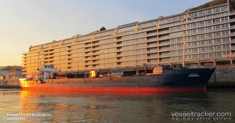 Joaninha - Dredger vessel registered in Portugal