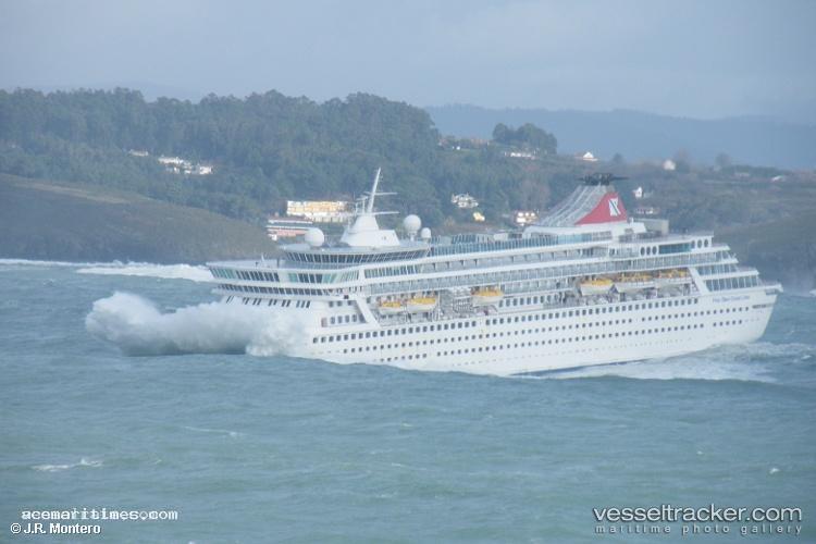 Balmoral - Cruise Ship vessel registered in Bahamas