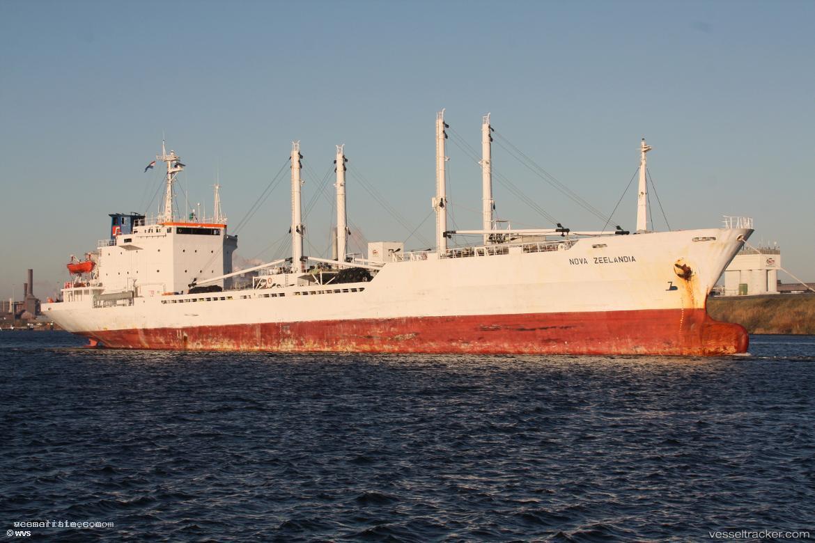 Nova-Zeelandia - Refrigerated Cargo Ship vessel registered in Bahamas