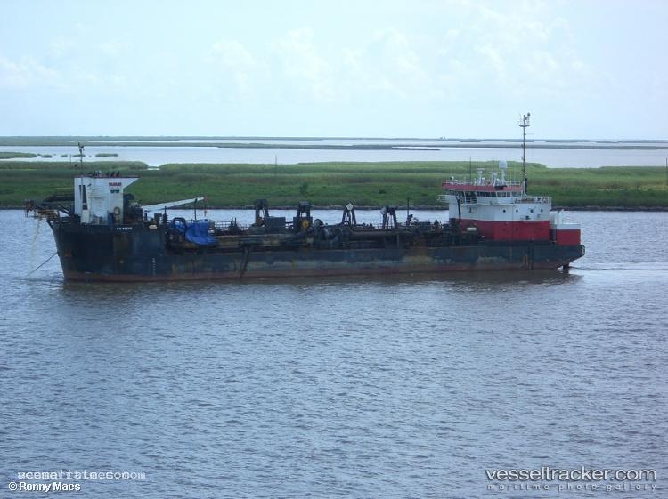 Rn-Weeks - Hopper Dredger vessel registered in United States of America