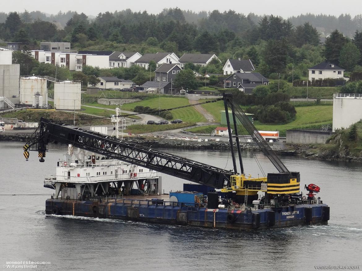 Tronds-Lift - Crane Ship vessel registered in Norway