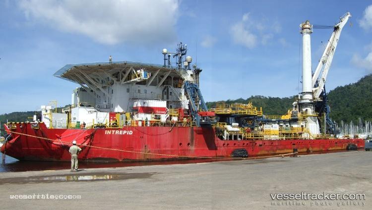 Ocean-Intrepid - Crane Ship vessel registered in Vanuatu