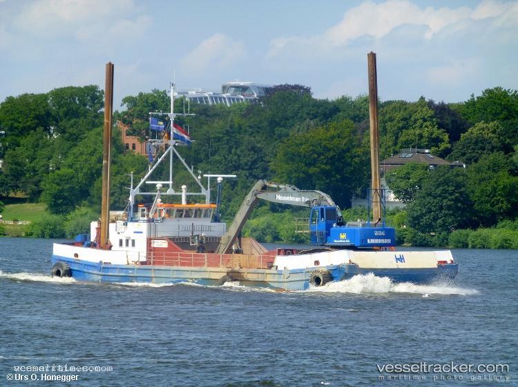 Johanna-Josephine - Dredger vessel registered in Netherlands