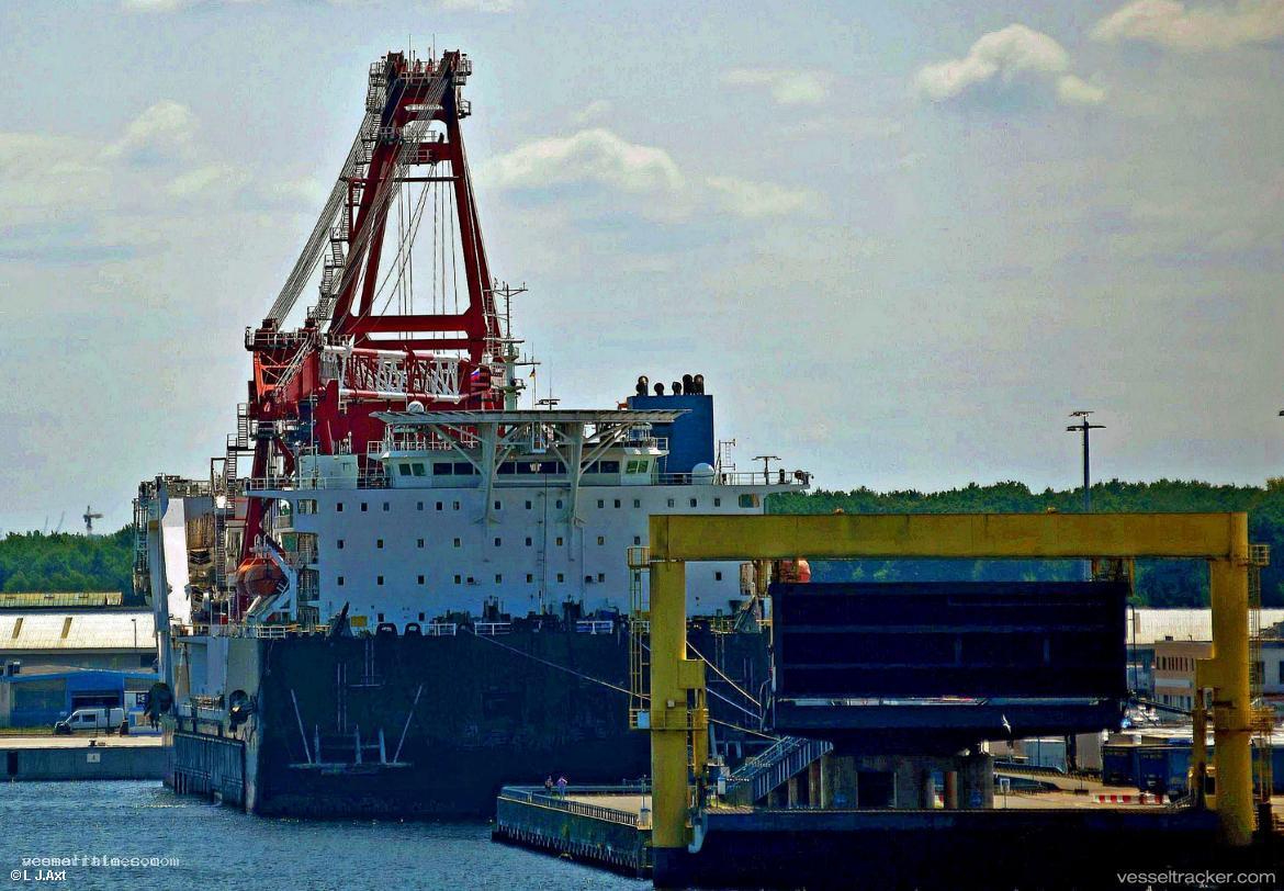 Fortuna - Pipe Layer vessel registered in Russia