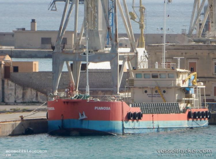 Pianosa - Service Ship vessel registered in Italy