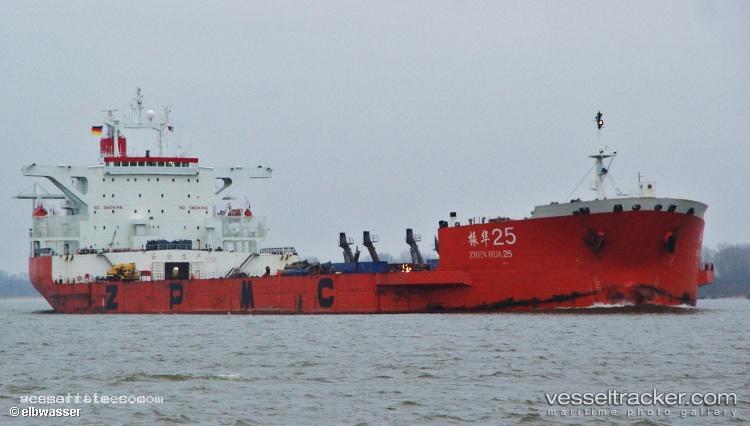 Zhen-Hua25 - Heavy Load Carrier vessel registered in Hong Kong