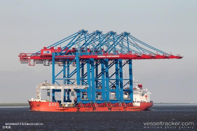 Zhen-Hua-26 - Heavy Load Carrier vessel registered in Hong Kong