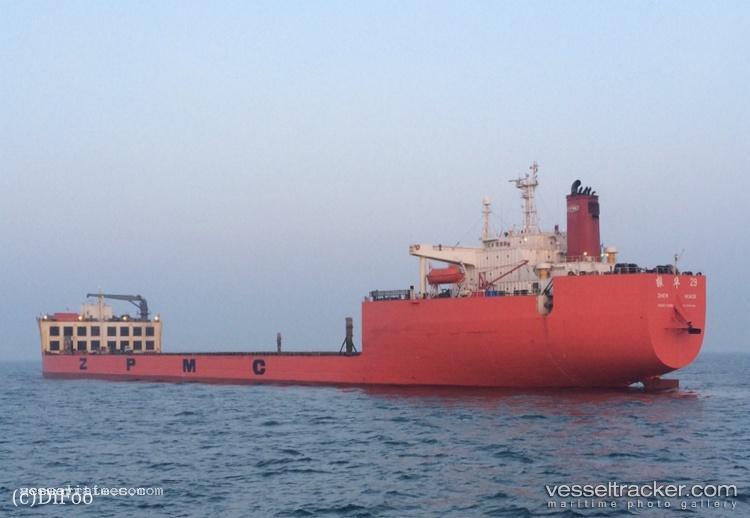 Zhen-Hua-29 - Heavy Load Carrier vessel registered in Hong Kong