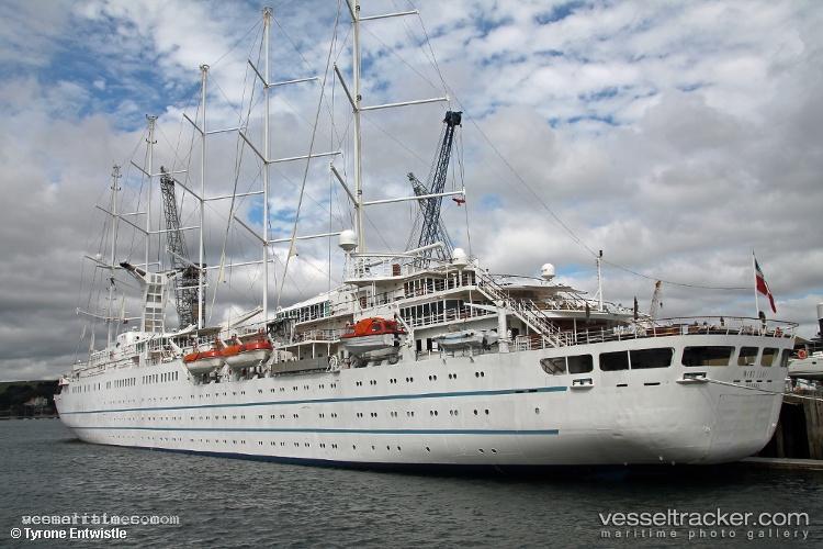 Windsurf - Cruise Ship vessel registered in Bahamas