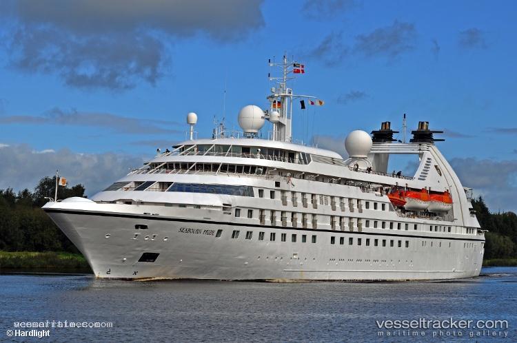 Star-Pride - Cruise Ship vessel registered in Bahamas