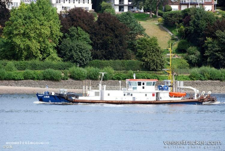 Jan - Hopper Dredger vessel registered in Germany