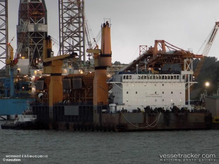 Zeus - Crane Ship vessel registered in Indonesia