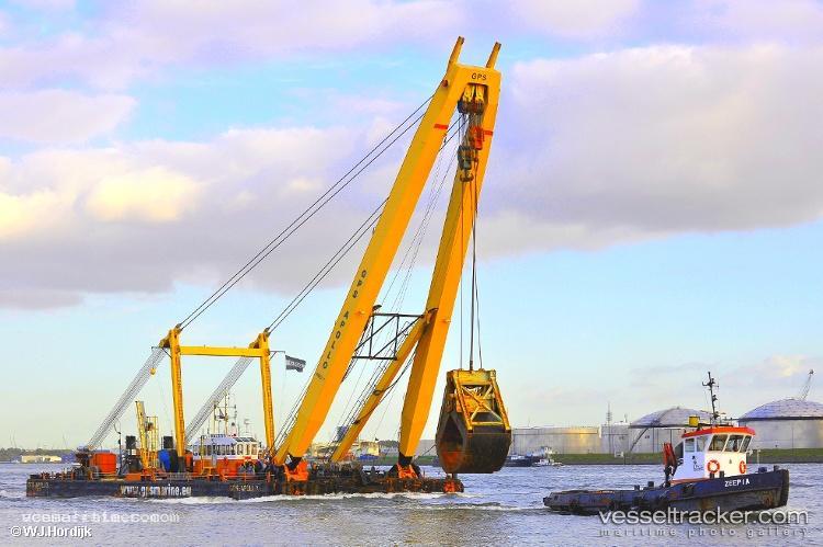Weeslift-1 - Crane Ship vessel registered in Netherlands