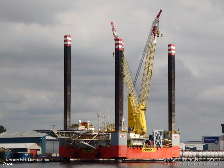 Sianna - Service Ship vessel registered in Saint Vincent and the Grenadines