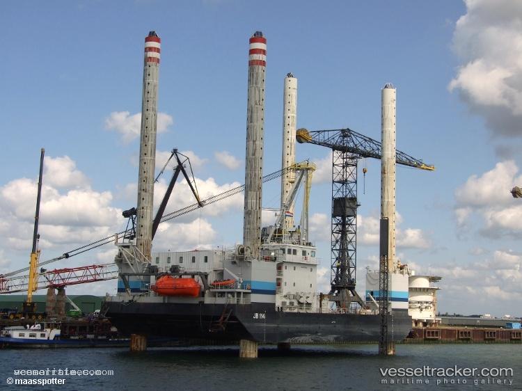 Jb-114 - [service_ship.crane_barge] vessel registered in Bahamas