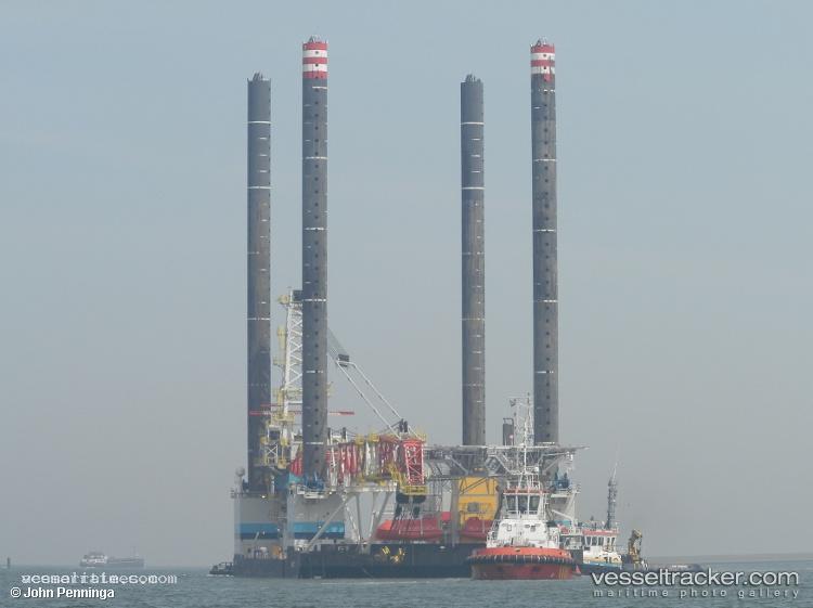 Jb117 - [service_ship.crane_barge] vessel registered in Bahamas