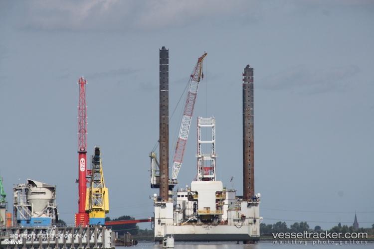Swift-10 - Service Ship vessel registered in Bahamas