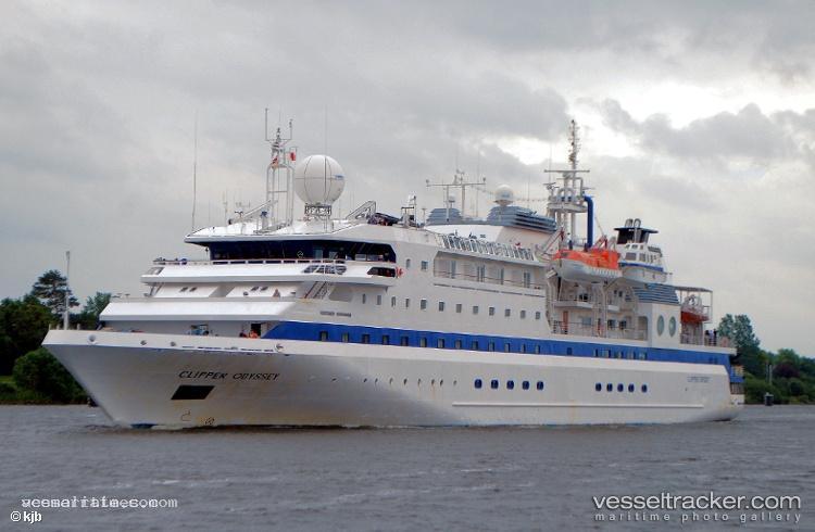 La-Belle-Des-Oceans - Cruise Ship