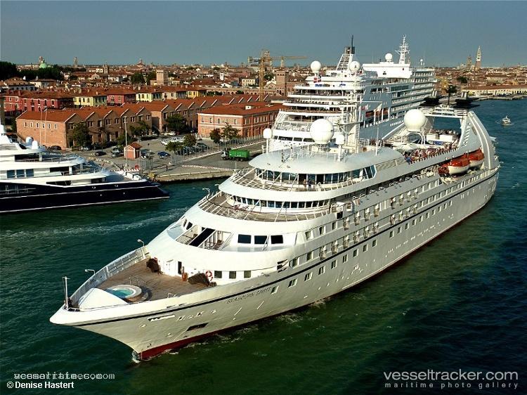 Star-Breeze - Cruise Ship vessel registered in Bahamas