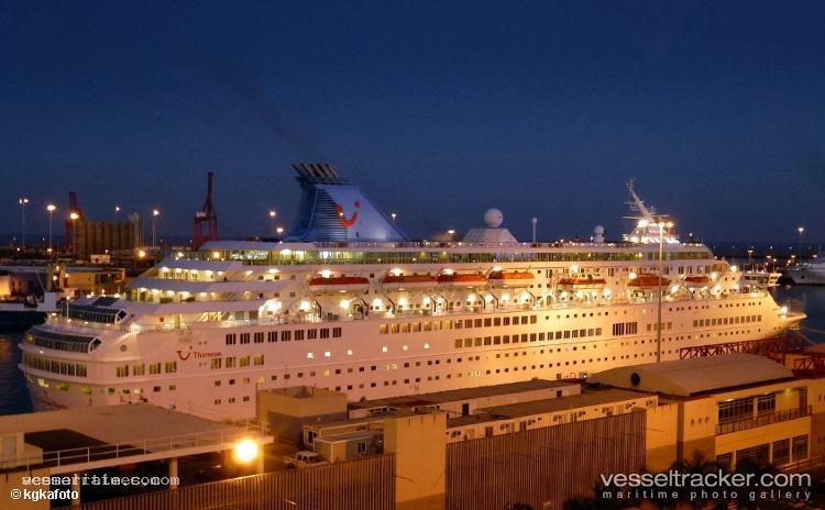 Crown-Iris - Cruise Ship vessel registered in Panama