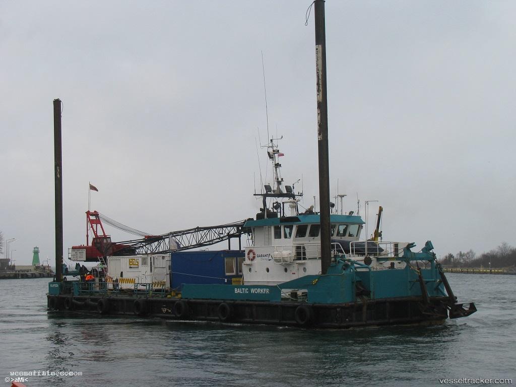 Dmc-Ranger - Crane Ship vessel registered in Saint Kitts and Nevis