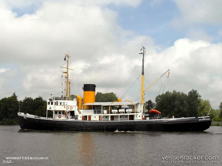 Wal - Icebreaker vessel registered in Germany