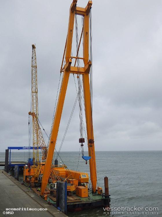 Baltic-Lift - Crane Ship vessel registered in Germany