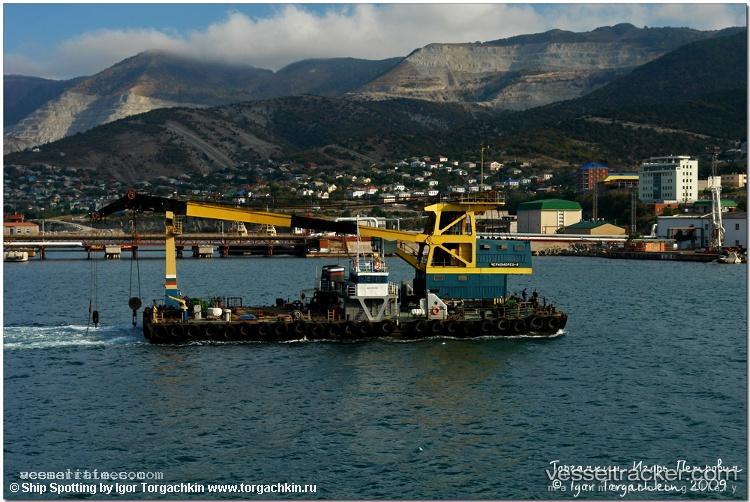 Chernomoretc-8 - Crane Ship vessel registered in Russia