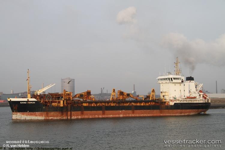 Gd-3000 - Hopper Dredger vessel registered in Kuwait