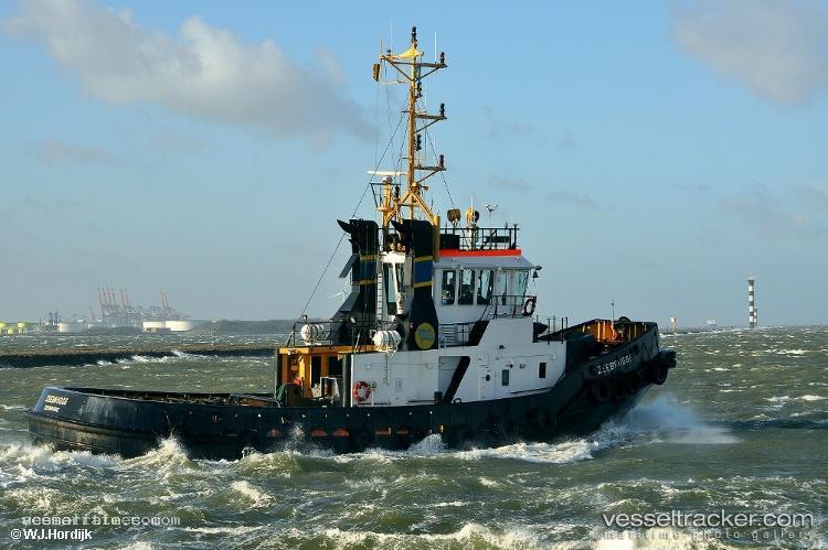 Vb-Zeebrugge - Tug vessel registered in United Kingdom