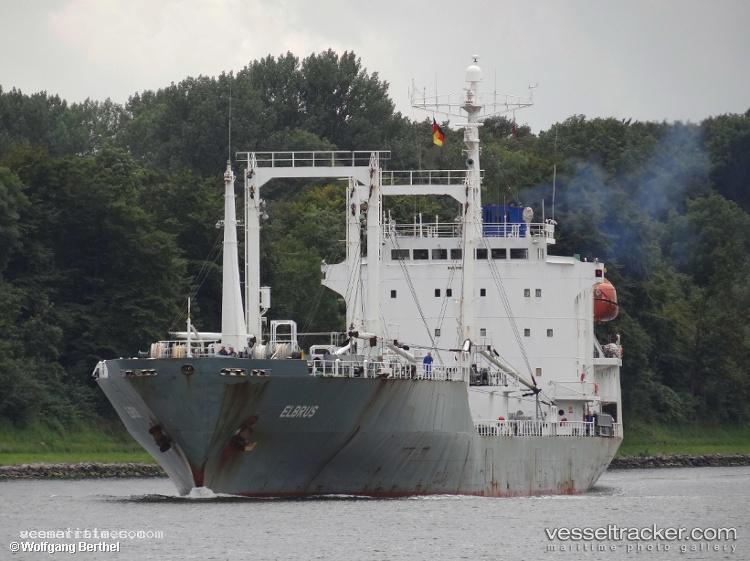 Frio-Marathon - Refrigerated Cargo Ship vessel registered in Bahamas
