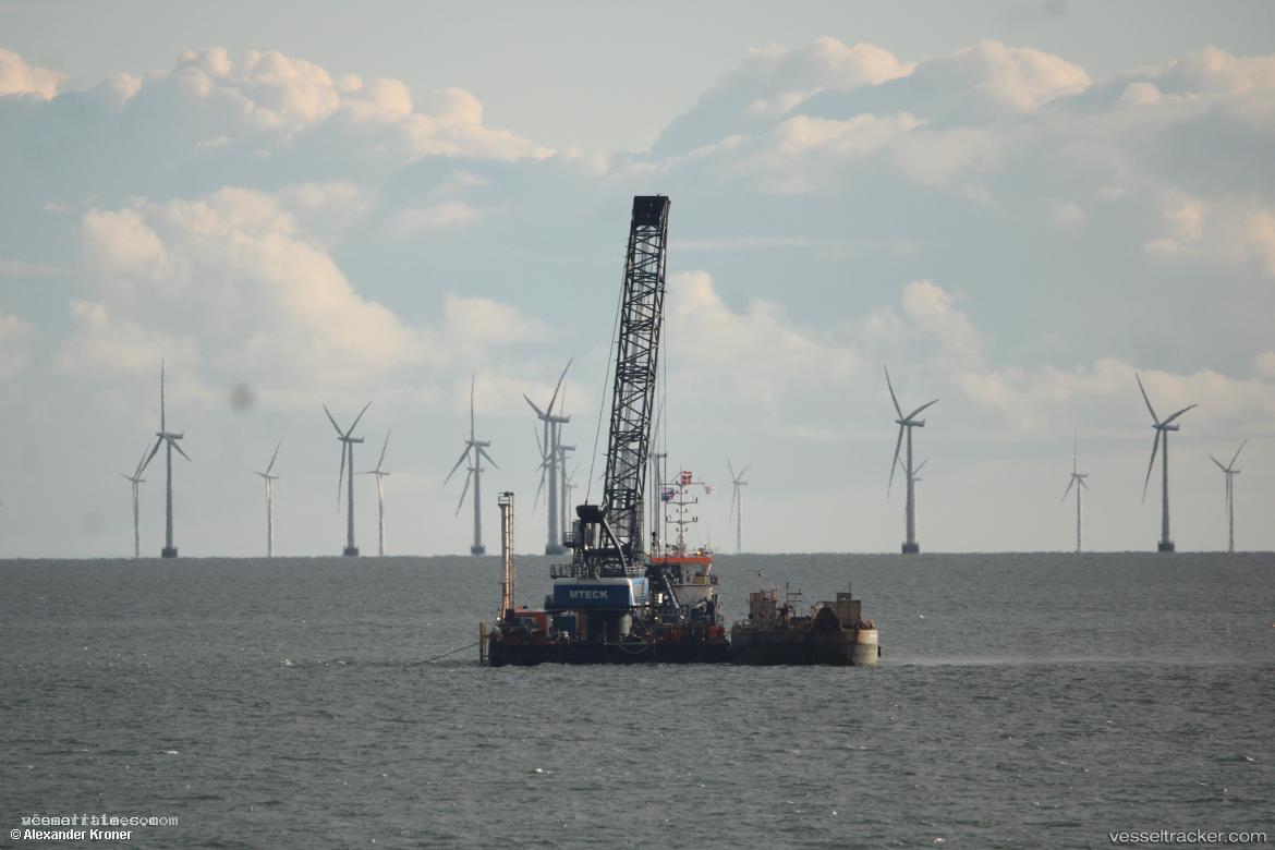 Manta - Dredger vessel registered in Netherlands
