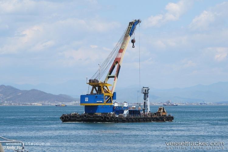 Chernomorets-10 - Crane Ship vessel registered in Russia
