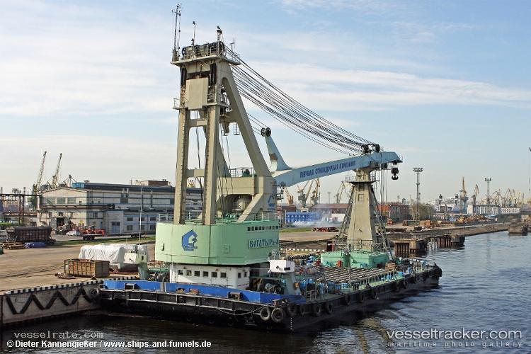Bogatyr-4 - Crane Ship vessel registered in Russia