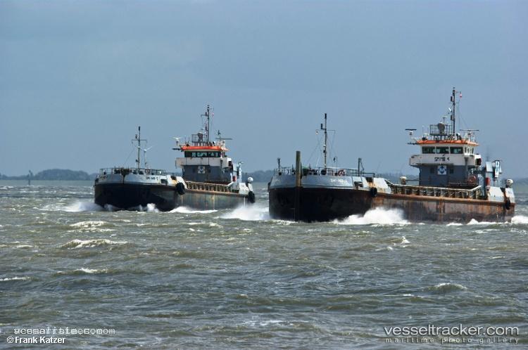 Wadden-2 - [service_ship.hopper_barge] vessel registered in Germany