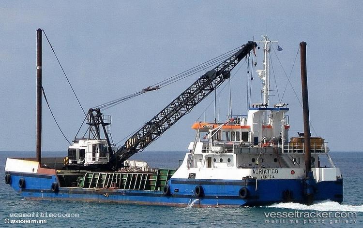 Adriatico - Crane Ship vessel registered in Italy