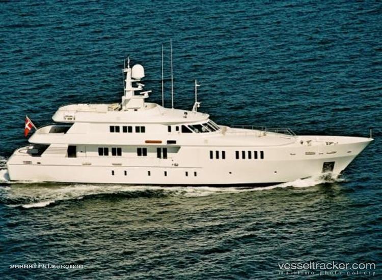 Unforgettable - Service Ship vessel registered in Cayman Islands