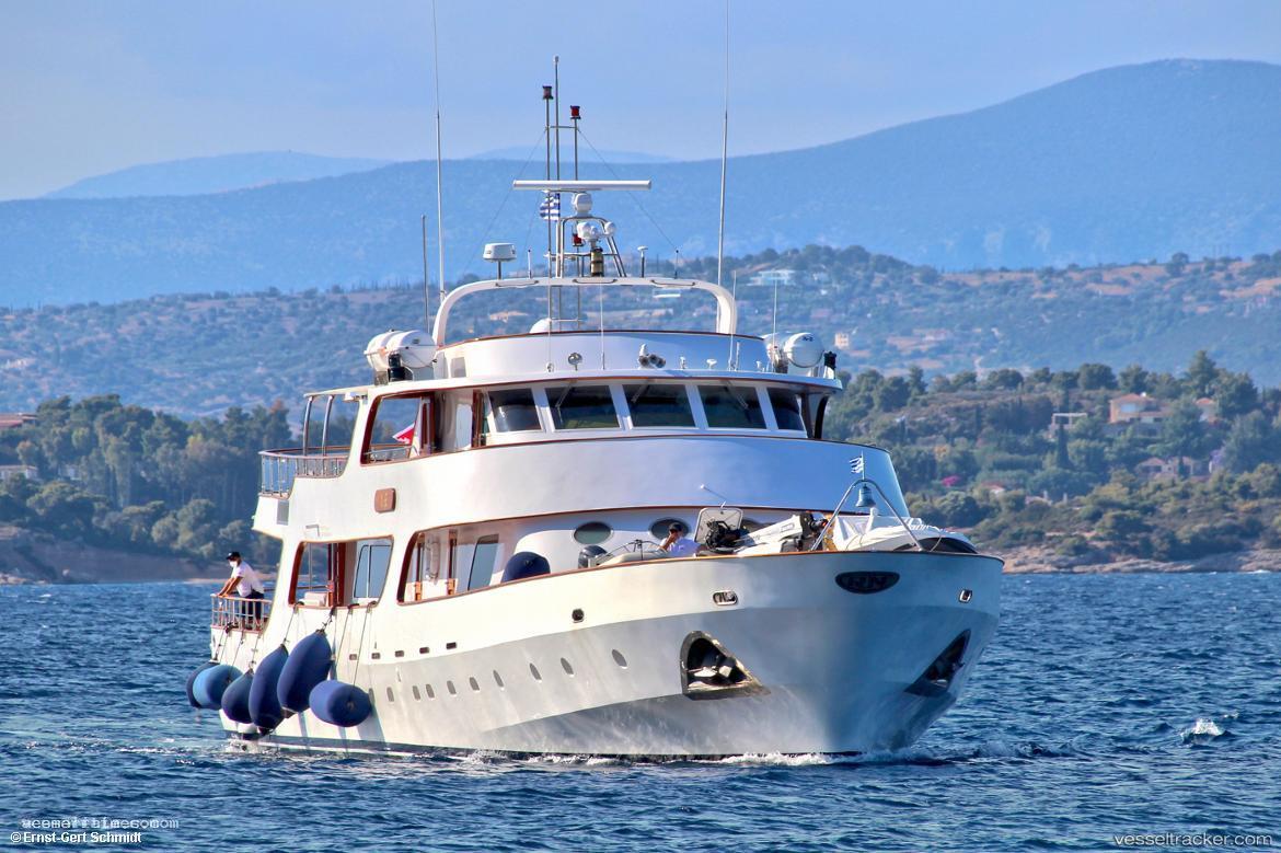 Mar - Yacht vessel registered in Bahamas