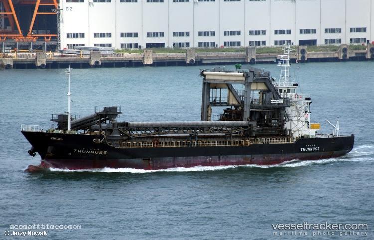 Thunnus3 - Pusher Tug vessel registered in Japan