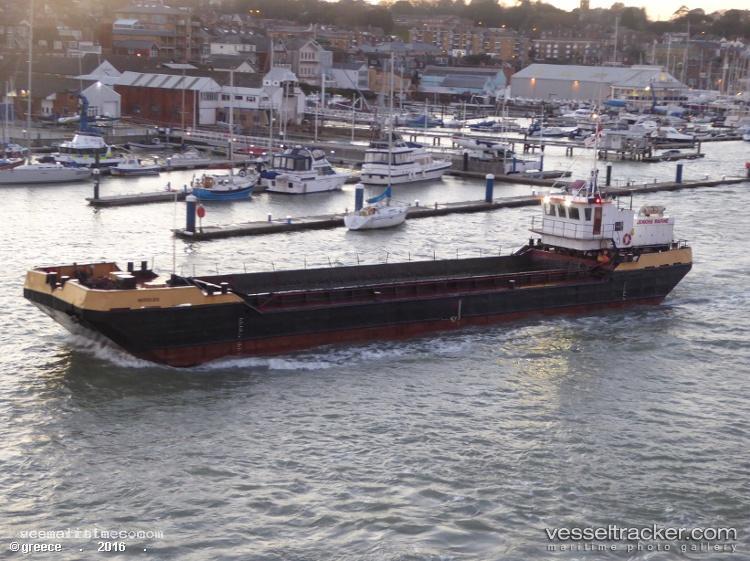 Needles - Dredger vessel registered in United Kingdom