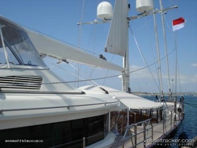 La-Luna - Service Ship vessel registered in Malta
