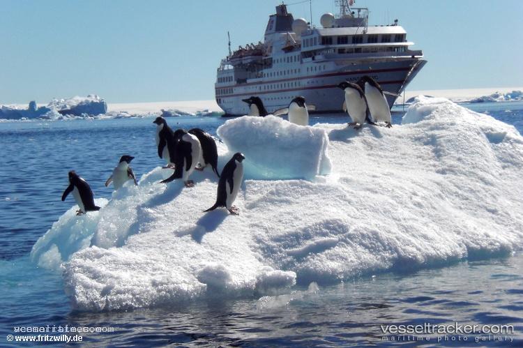 Heritage-Adventurer - Cruise Ship vessel registered in Portugal