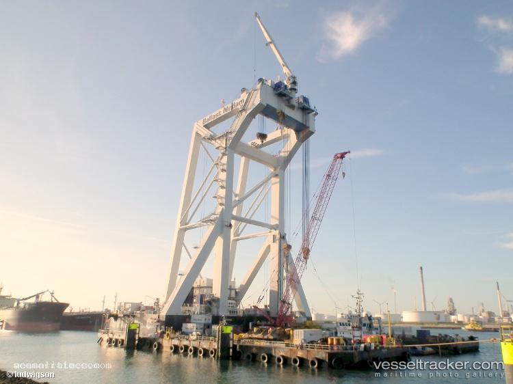 Svanen - Crane Ship vessel registered in Bahamas