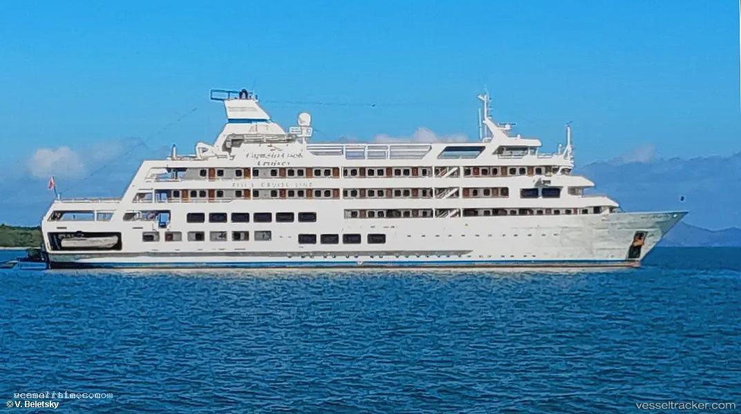 Reef-Endeavour - Cruise Ship vessel registered in Fiji