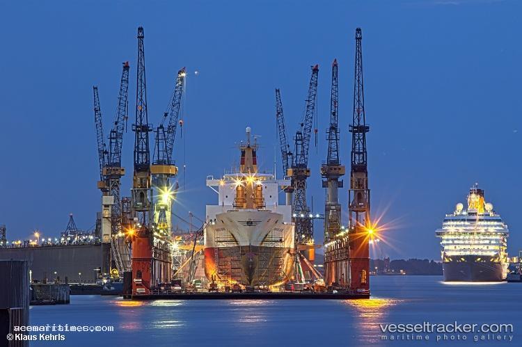 Beluga-Reefer - Refrigerated Cargo Ship vessel registered in Bahamas