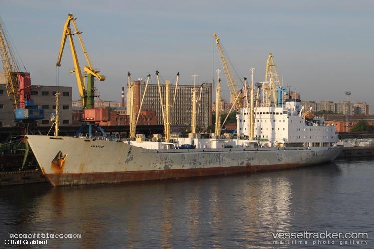Hai-Feng-688 - Refrigerated Cargo Ship vessel registered in Vanuatu